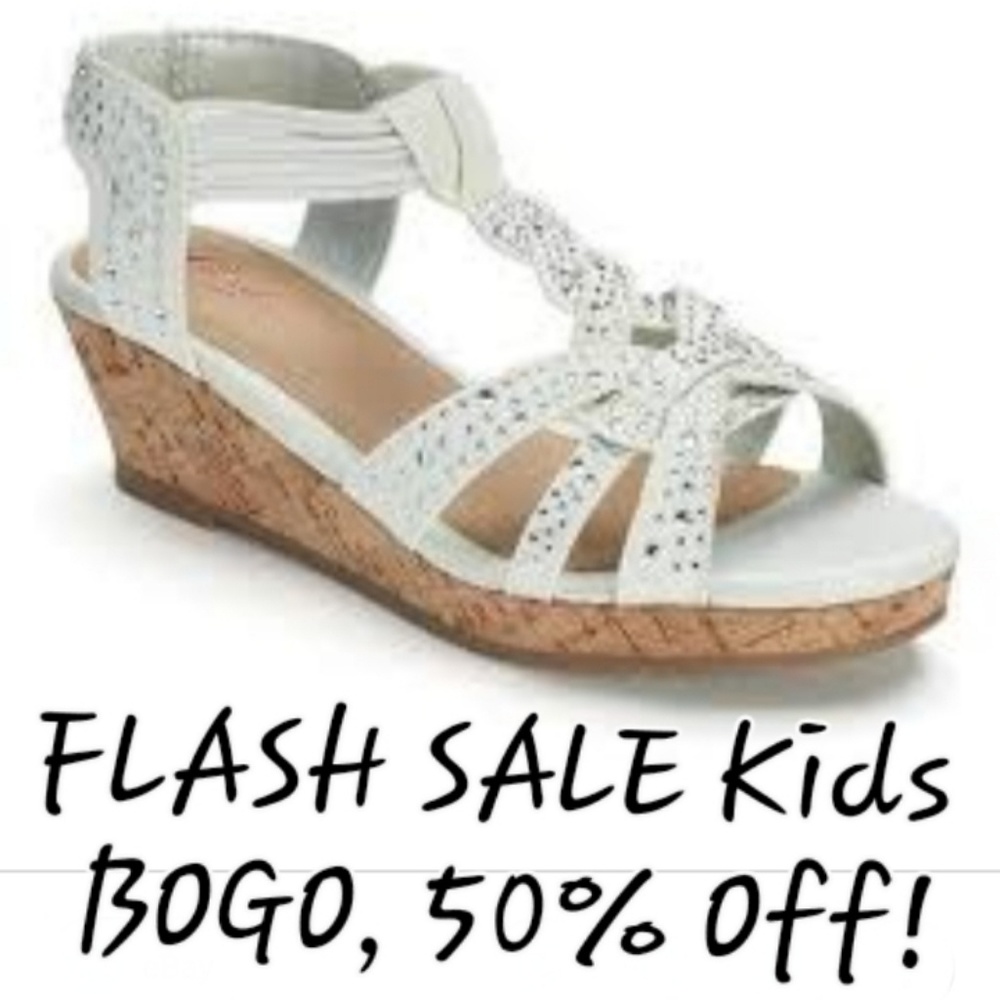 ** Candie's Snow White dressy sandal Shoes w Bling